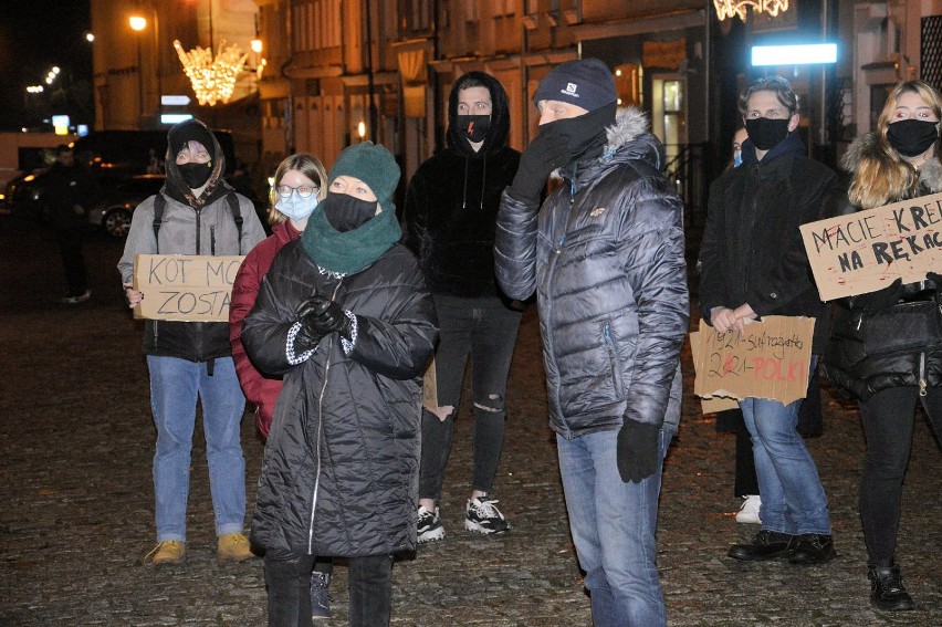 Strajk kobiet w Głogowie. 28 stycznia protest przeszedł pod biura PiS