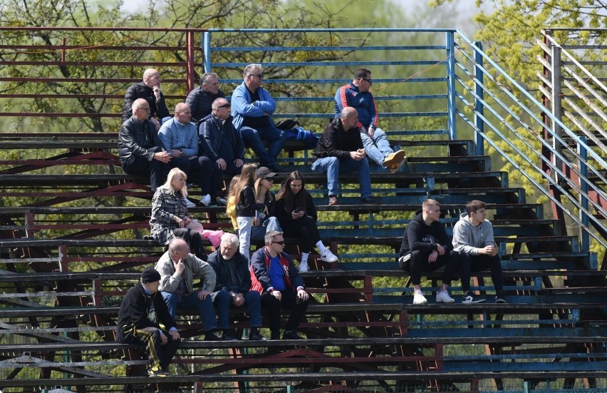 4 liga podkarpacka. Lider z Wiązownicy przegrał z Polonią Przemyśl choć nie był zespołem słabszym [ZDJĘCIA]