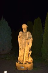 W Gostycynie podświetlili figury św. Marcina i św. Rozalii 