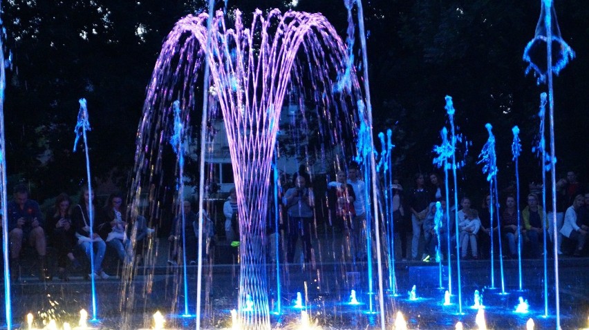 Tańcząca fontanna ponownie zachwyca bydgoszczan! [zdjęcia, wideo]