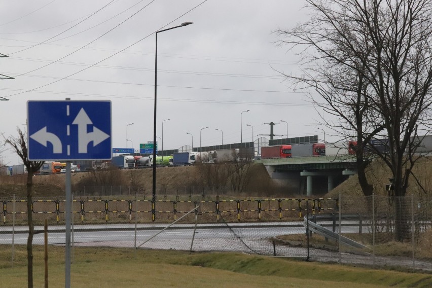 Gigantyczny korek na autostradzie po zderzeniu dwóch...