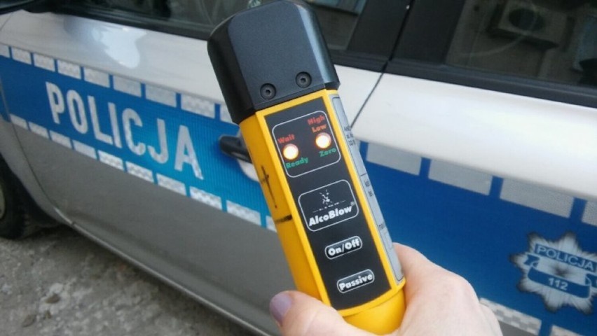 Nietrzeźwy kierowca z czterokrotnym zakazem prowadzenie pojazdów zatrzymany przez policję w Piotrkowie 