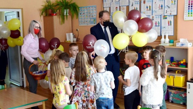 Dzień Dziecka Radomsko 2020: Prezydent odwiedził dzieci w przedszkolu
