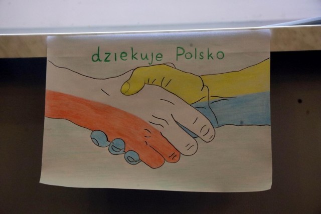 Jeden z plakatów namalowanych w podzięce Polakom za pomoc uchodźcom z Ukrainy