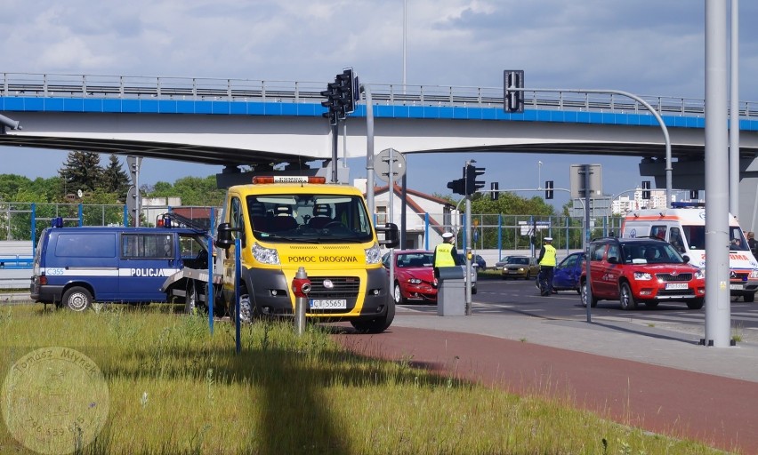 Wypadek na placu Daszyńskiego w Toruniu [ZDJĘCIA, WIDEO]