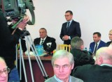 Spotkanie polityczne w Tychowie. Posłowie odwiedzili mieszkańców