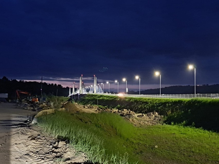 Teraz od godz. 23 do 5 rano oświetlenie na moście w Kurowie...