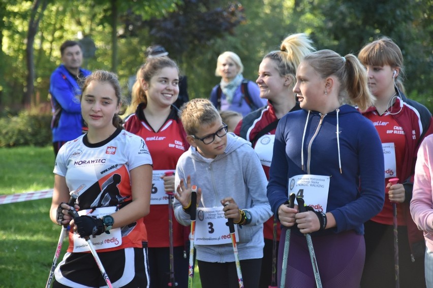 Nordic Walking nad oleśnickimi stawami (ZDJĘCIA)