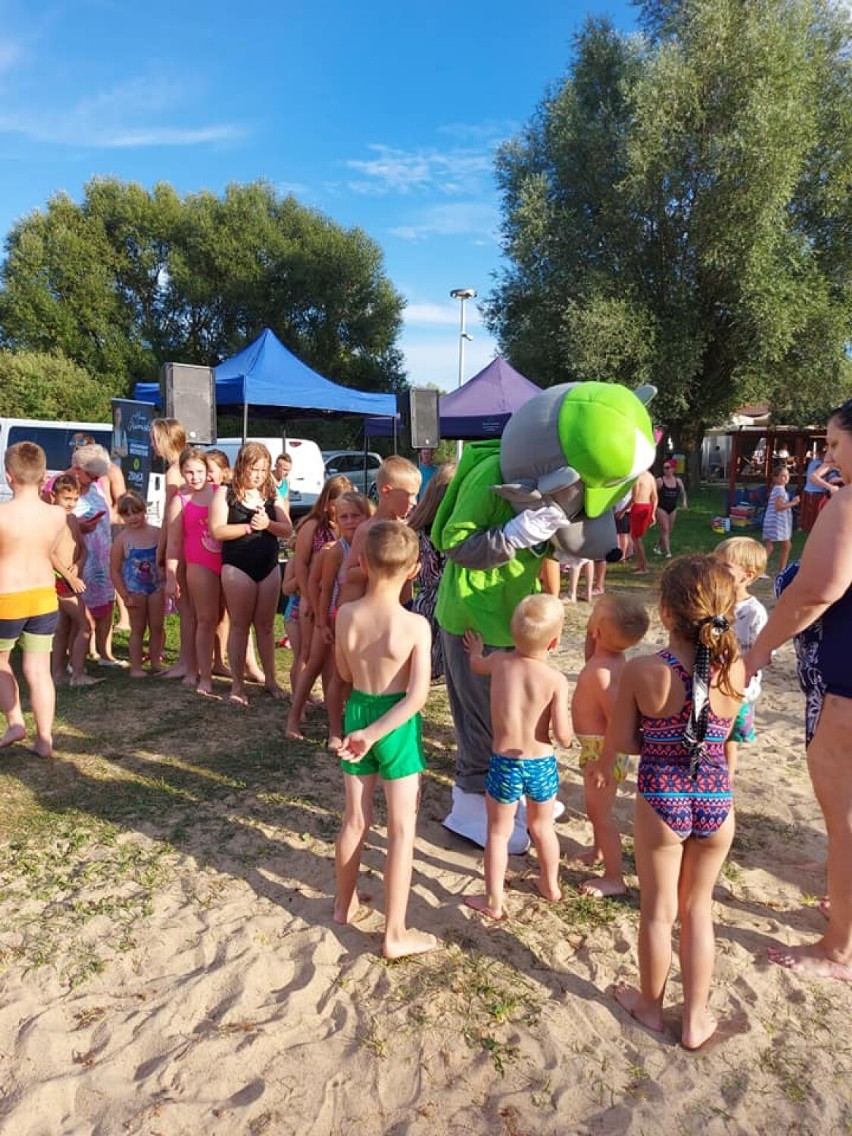 Gmina Wągrowiec. Aktywna niedziela na plaży w Kamienicy. Były smakołyki, gry i zabawy 