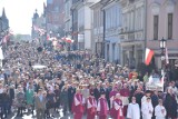 Odpust św. Wojciecha w Gnieźnie. Poranna procesja przeszła ulicami miasta