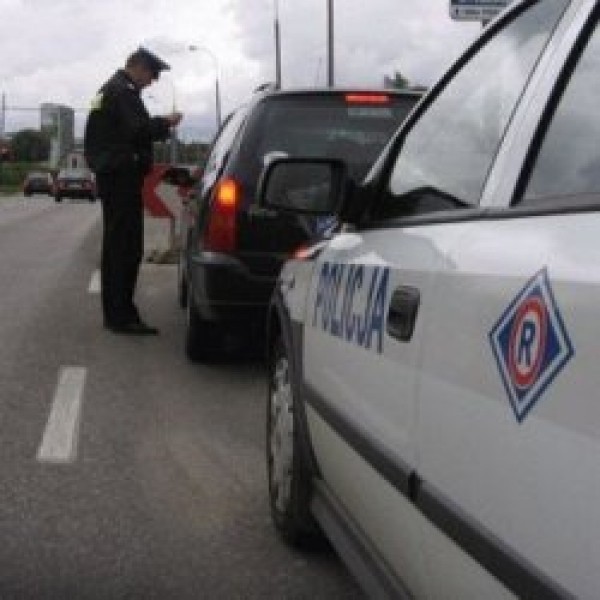 Ponad 500 kierowców skontrolowali w niedzielę policjanci w okolicach giełdy Elizówka.
