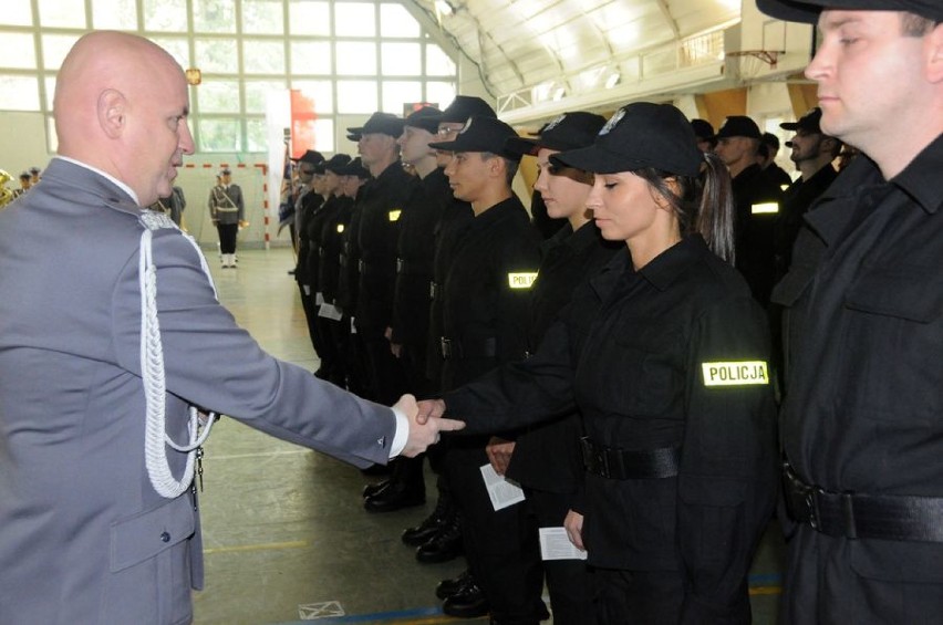 Ślubowanie policjantów w Katowicach. Mamy 75 nowych stróżów prawa [ZDJĘCIA]