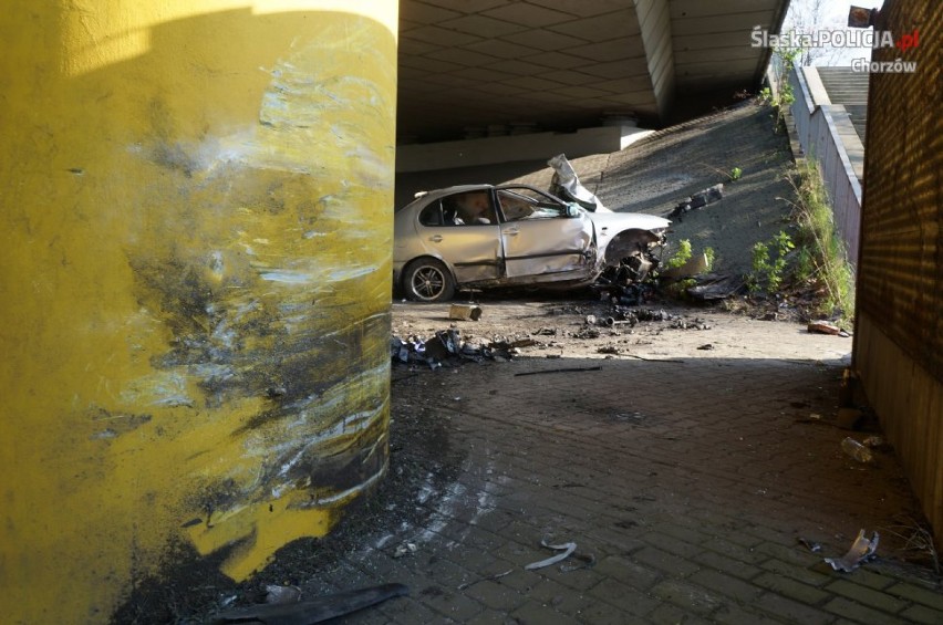 Chorzów: Śmiertelny wypadek na DTŚ. Samochód uderzył w filar wiaduktu, zginął kierowca