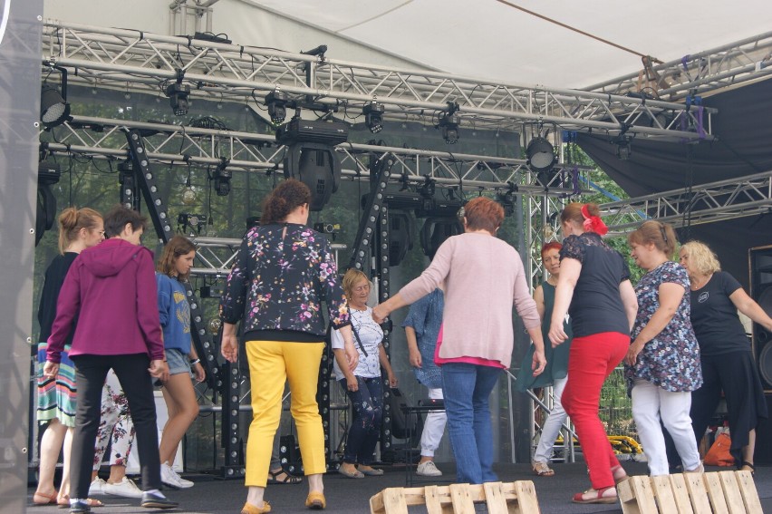 Festiwal kobiet w średzkiej Współdzielni. Warsztaty tańca i makijażu dla średzianek cieszyły się sporym zainteresowaniem [zdjęcia]