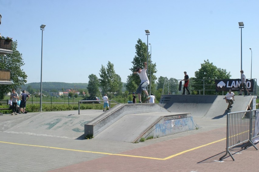 Skatepark w Rumi: Jeździli na deskorolce, jedli kiełbaski z grilla i słuchali muzyki [ZDJĘCIA]