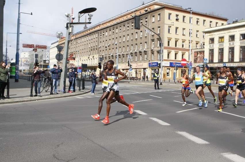 Orlen Warsaw Marathon - kilkanaście tysięcy biegaczy...