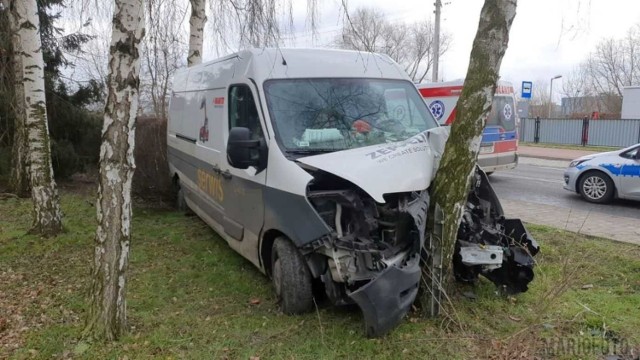 Wypadek w Nysie. Kierowca busa trafił do szpitala.