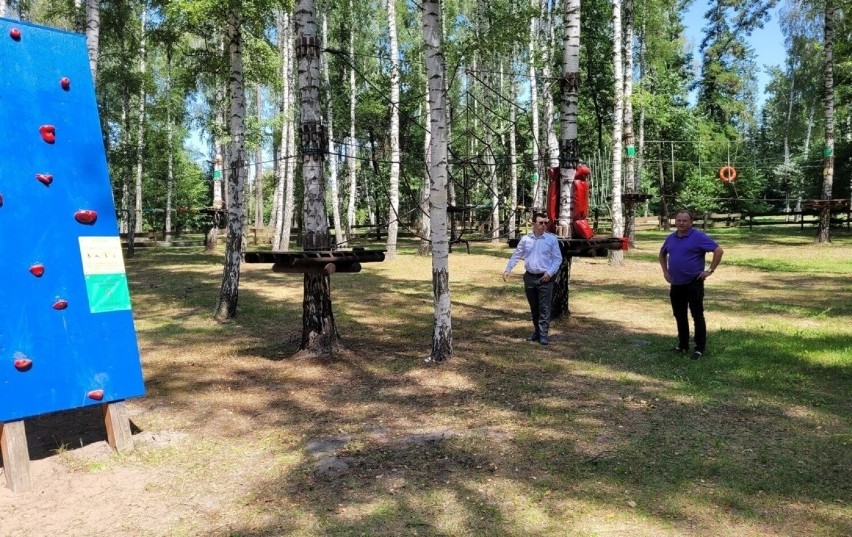 Zmodernizowany park linowy na Gutwinie jest już otwarty. Oferuje wiele atrakcji dla amatorów aktywnego odpoczynku. Zobaczcie zdjęcia 