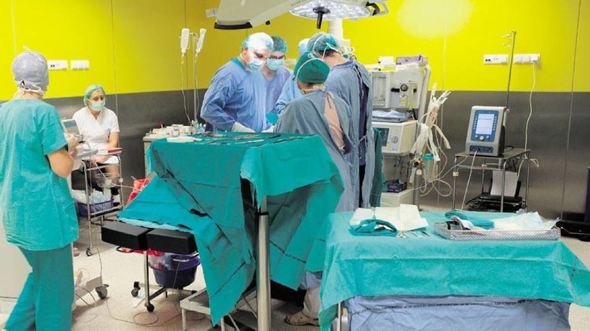 Koronawirus w szpitalu wojewódzkim na Rakowskiej w Piotrkowie - wstrzymano przyjęcia na oddział chirurgiczny