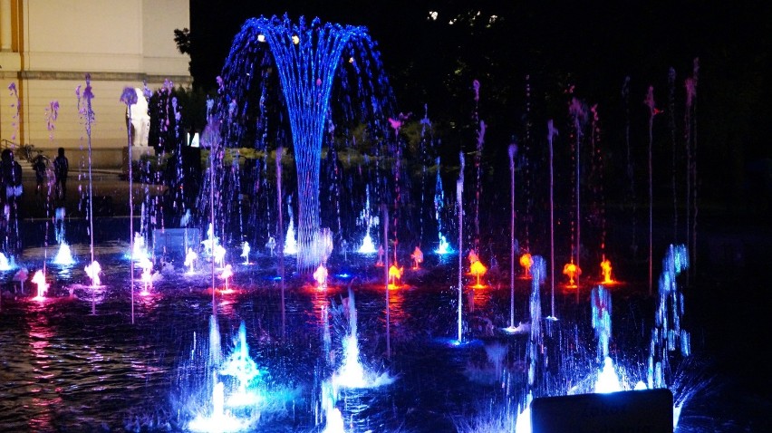 "Tańcząca fontanna" imponuje! Wyjątkowy koncert pod osłoną nocy [zdjęcia, wideo]