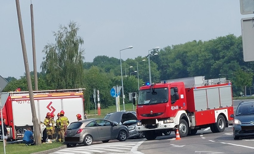 Na Rąbinie w Inowrocławiu doszło do kolizji dwóch aut...