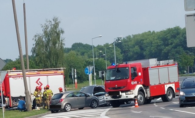 Na Rąbinie w Inowrocławiu doszło do kolizji dwóch aut osobowych