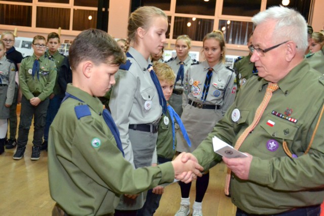 Jubileusz Związku Drużyn w Zbąszynku zakończono obietnicą nowych zuchów i przyrzeczeniem nowych harcerzy