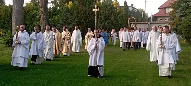 24 sierpnia rozpoczęto Odpust Wincentiański w Archiopactwie Cystersów w Jędrzejowie. Zobaczcie przebieg pierwszych uroczystości na następnych slajdach