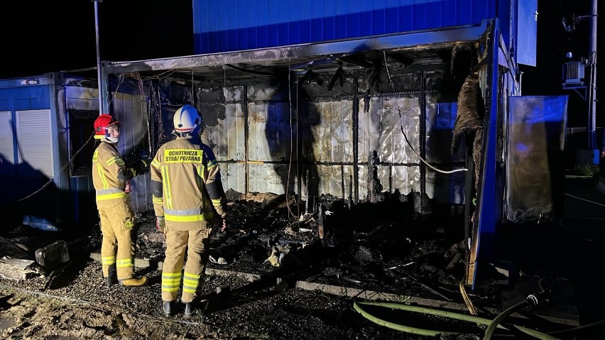 Nocny pożar kontenera biurowego w miejscowości Głuponie