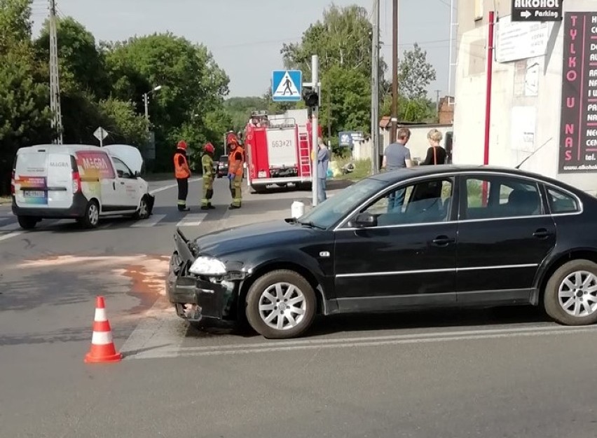 Dwa auta zderzyły się na skrzyżowaniu Raciborskiej i...