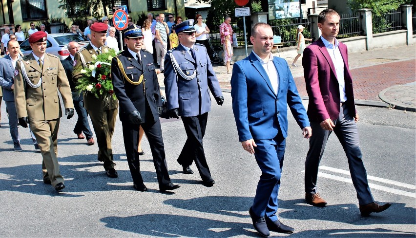 Obchody rocznicy wybuchu II wojny światowej w Opocznie. Mieszkańcy wspólnie oddali hołd ofiarom wojny [zdjęcia]