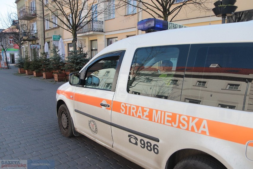 Policja i straż miejska patrolują bulwary we Włocławku....