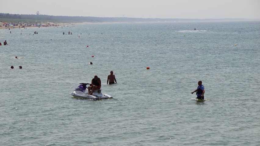 Wakacje 2022 w Darłówku. Na plaży pełno turystów [zdjęcia] 