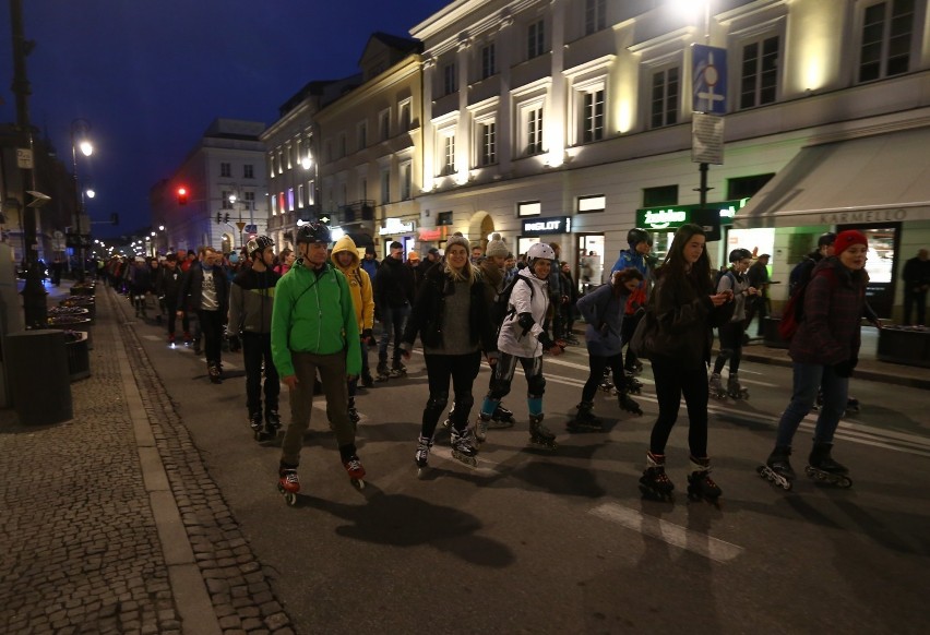 Rolkarze i wrotkarze na ulicach Warszawy. Wieczorne utrudnienia w kilku dzielnicach