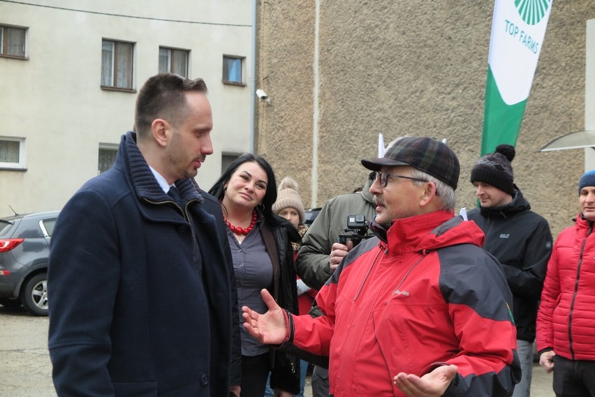 W lutym poseł Janusz Kowalski spotkał się z zarządem i...