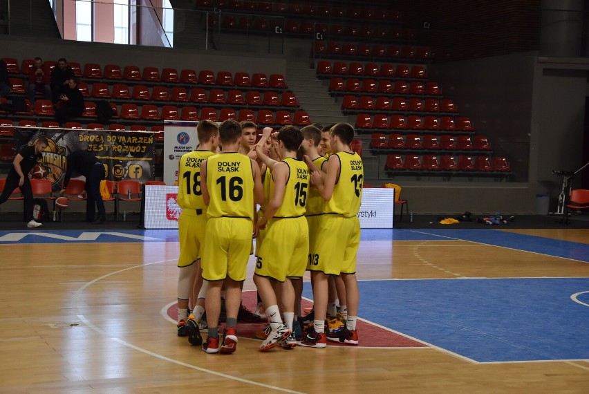 W Aqua Zdroju młodzi koszykarze walczą w turnieju Ogólnopolskiej Olimpiady Młodzieży