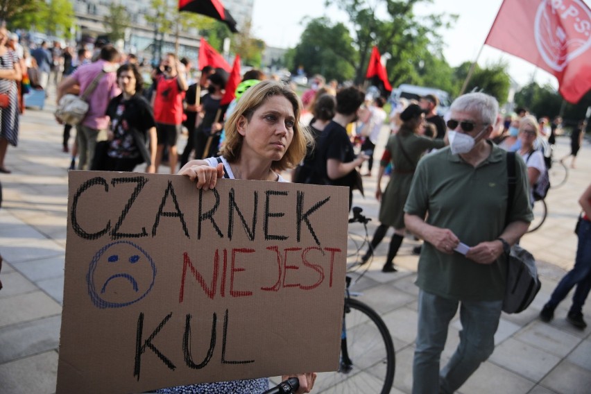 W Krakowie odbył się protest organizacji pozarządowych i...