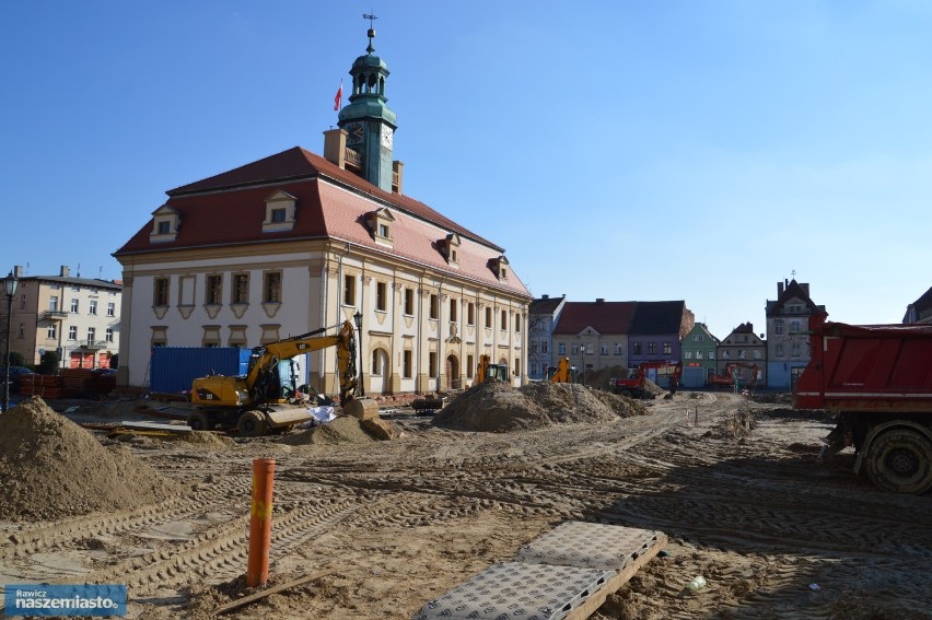 Rawicz. Nowe płatne parkingi w Rawiczu - na ulicach 3 Maja, Grunwaldzkiej i Placu Rawickiej Synagogi [ZDJĘCIA]