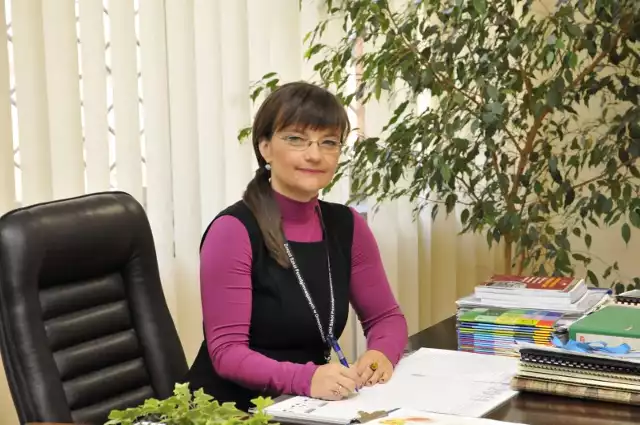 Iwona Smorz - dyrektor Zespołu Szkół Ponadgimnazjalnych w Ornontowicach. Prowadzona przez nią szkoła cały czas się rozwija