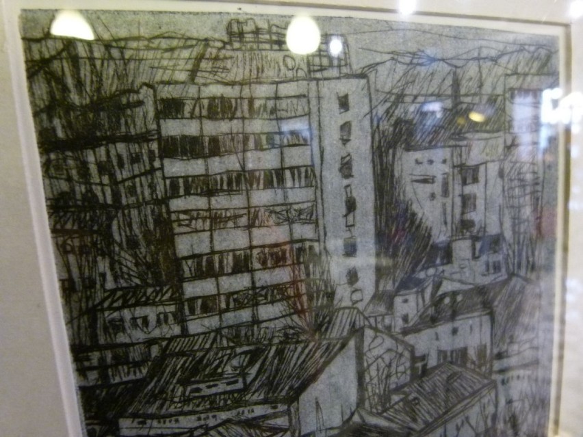 Grafiki Alicji Królewicz w CIK w Sieradzu. Widok z 11. piętra łódzkiego wieżowca okiem artysty