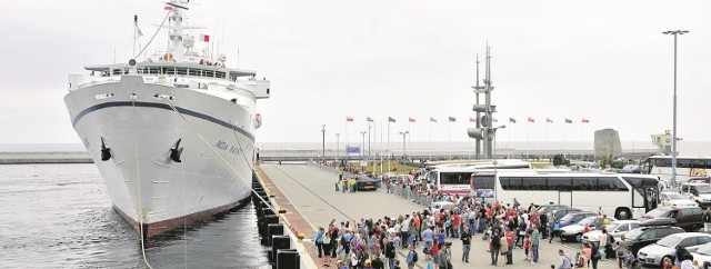 Luksusowe statki wycieczkowe już za kilka tygodni przybiją do gdyńskich nabrzeży!  Rozpoczęcie sezonu turystycznego zainauguruje pływający pod włoską banderą statek pasażerski Costa Pacifica, który będzie można podziwiać już 7 maja.