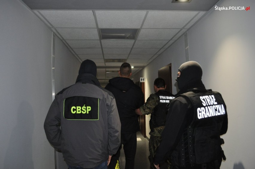 Policja rozbiła gang handlarzy narkotyków w Częstochowie [ZDJĘCIA i WIDEO]