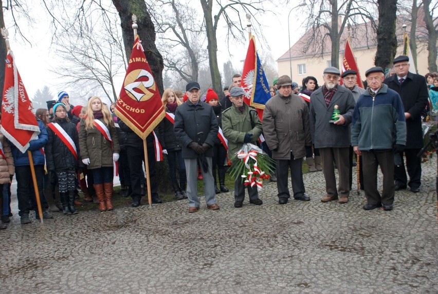 Obchody pod pomnikiem w Międzychodzie