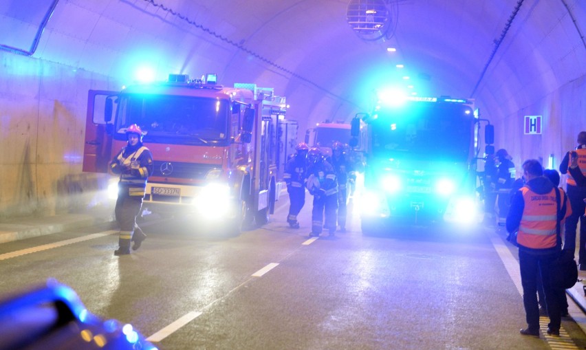 Symulowany pożar tunelu pod Martwą Wisłą w Gdańsku.