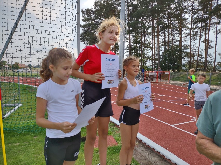 Pierwsze zawody lekkoatletyczne na nowej bieżni w Budzyniu.