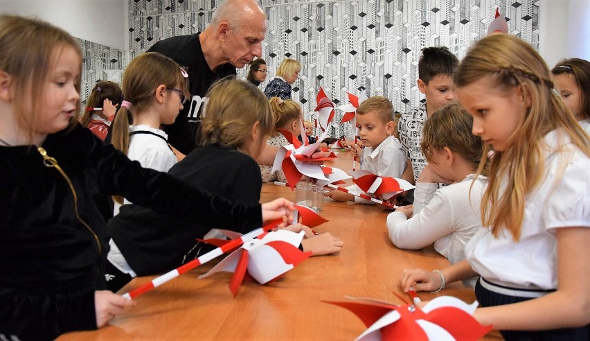 Chełmscy uczniowie  brali udział w  patriotycznych warsztatach. Zobacz zdjęcia