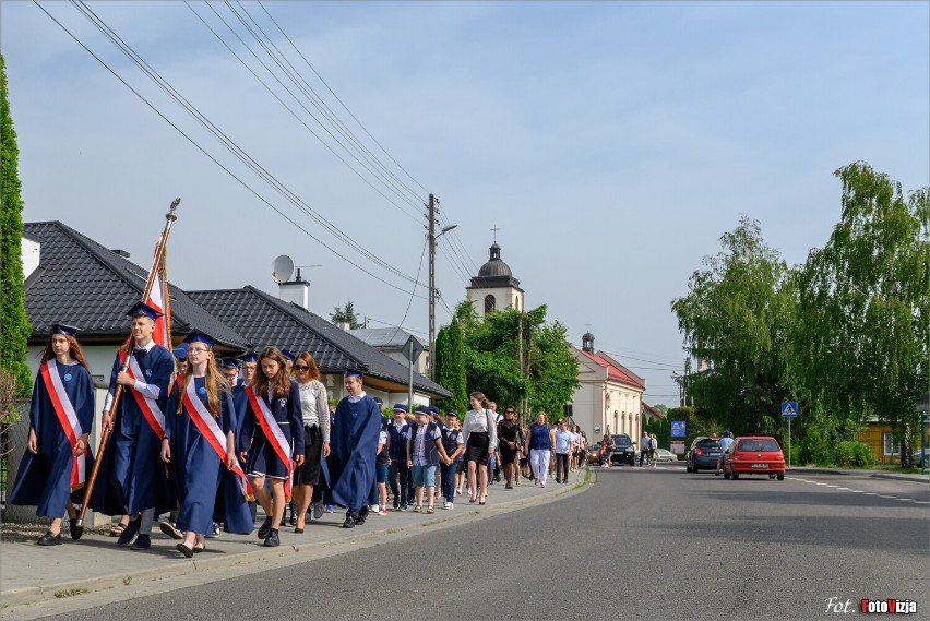 Szkoła w Jaśle-Niegłowicach dumna z absolwentów. "Zdobywajcie nową wiedzę" [ZDJĘCIA]