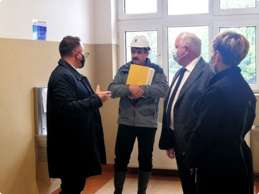 Poseł Jacek Osuch odwiedził Trzebinię. Jest szansa na dofinansowanie budowy sali sportowej i boiska 