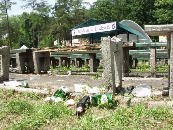 Tak wyglądał park Strzelecki po czerwcowej awanturze po imprezie z okazji awansu Sandecji