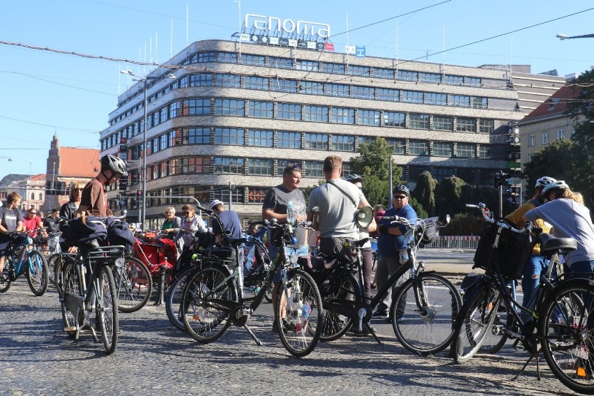 Masa Krytyczna. Rowerzyści przejechali przez miasto [ZDJĘCIA]